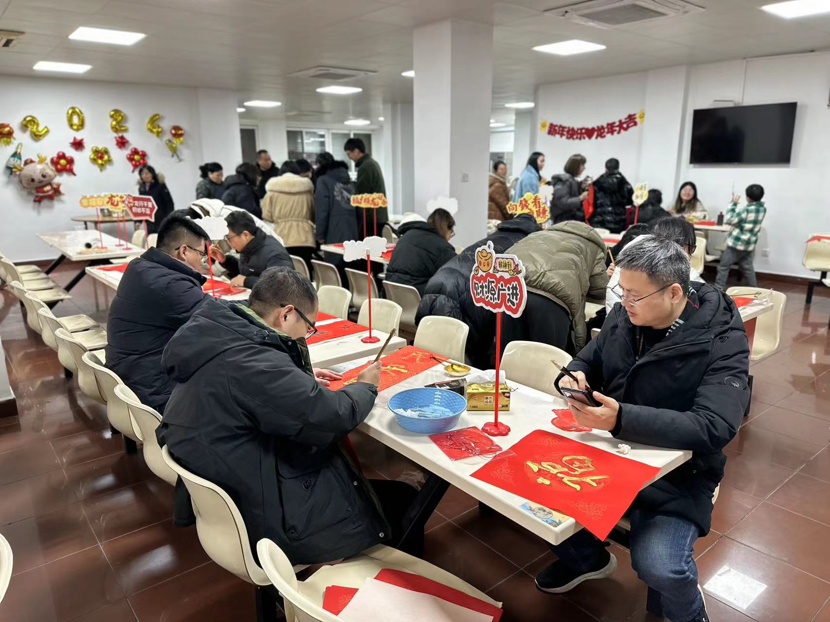 “迎春接福，共慶佳節(jié)”包餃子、寫(xiě)春聯(lián)活動(dòng)1 (25).jpg
